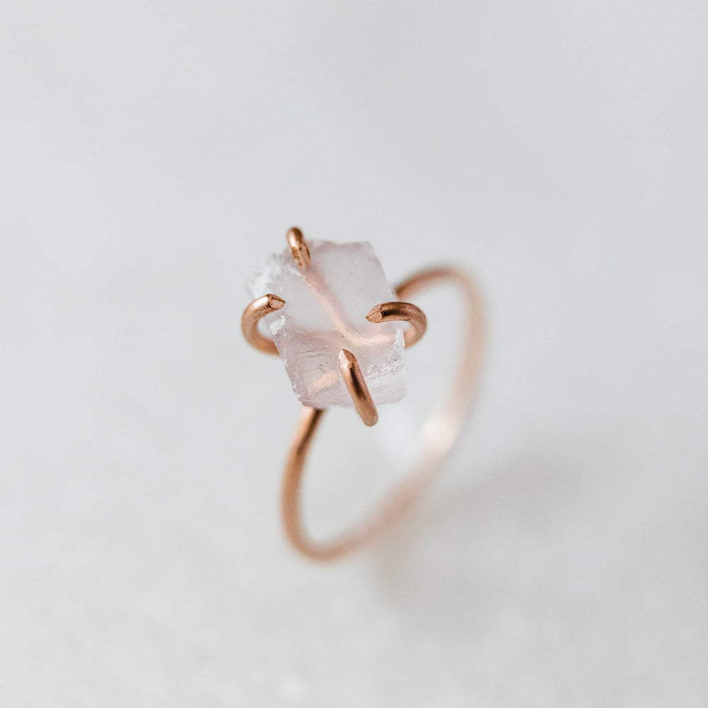 
            
                Load image into Gallery viewer, Raw rose quartz gemstone ring - luxe.zen
            
        