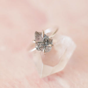 Raw aquamarine solitaire gemstone ring - luxe.zen